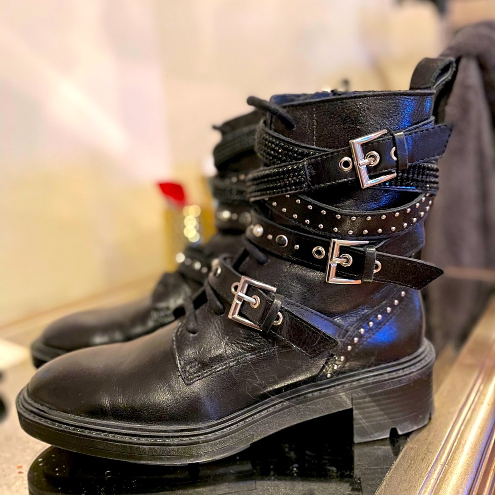 ZARA LOW HEELED LEATHER ANKLE BOOTS WITH PEARLS